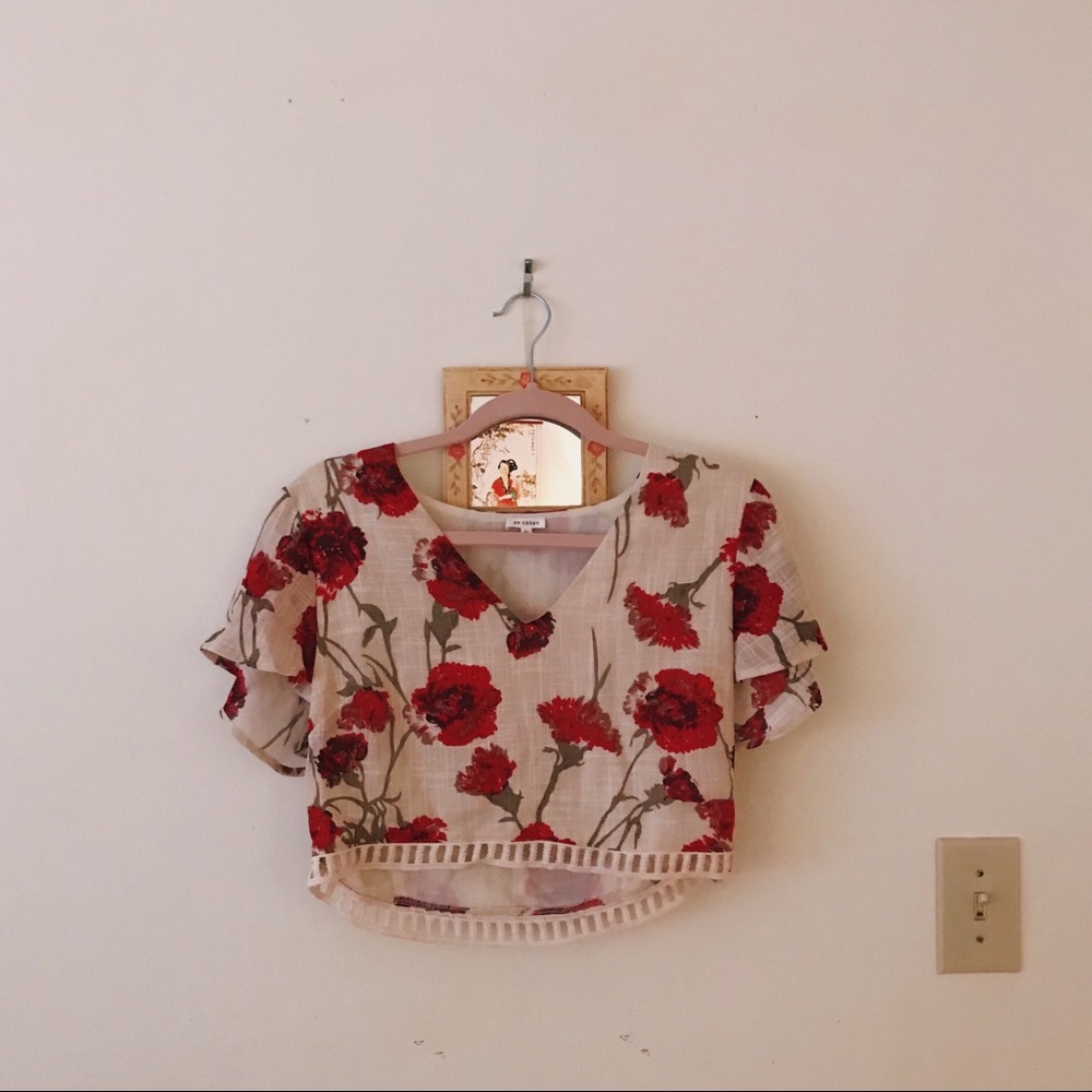 CUTE floral crop top with lace